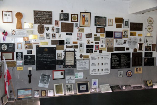 roemer_2487-Mauthausen-Gedenktafeln