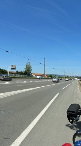 06-01-Lyon-12-0012-Autobahn