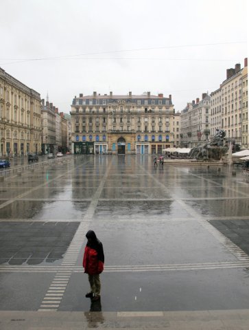 06-03-Lyon-14-0108-Place-des-Terreaux