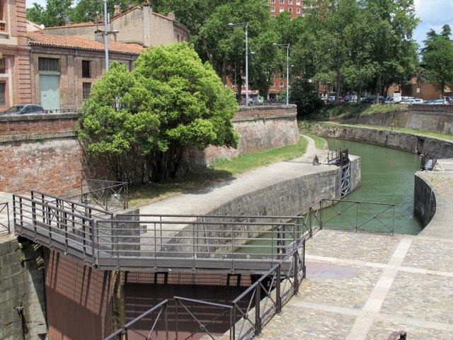 06-21-Toulouse-32-0119-Toulouse-Canal-de-Brienne