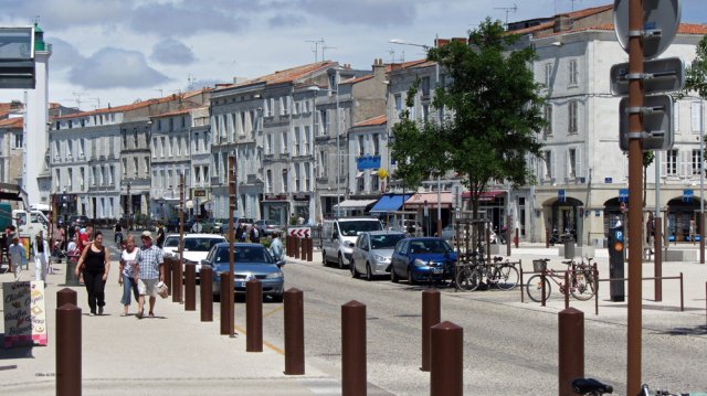 07-04-LaRochelle-45-0089-LaRochelle-Av-General-DeGaulle