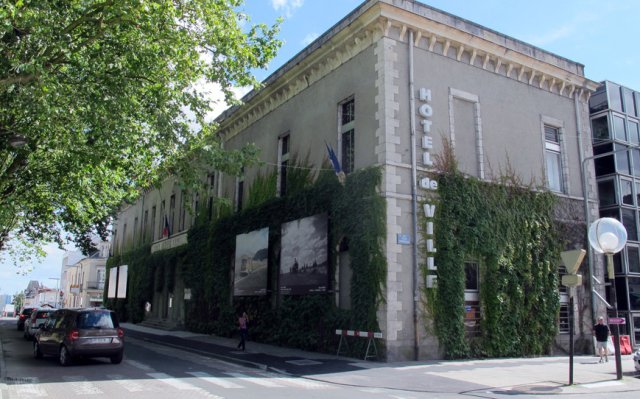 07-11-LaRoche-52-0076-LaRoche-Rathaus