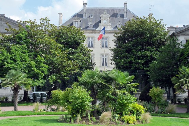 07-11-LaRoche-52-0097-LaRoche-Prefecture