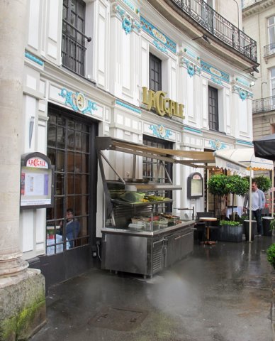 07-13-Nantes-54-Nantes-0182-Place-Graslin-LaCigale