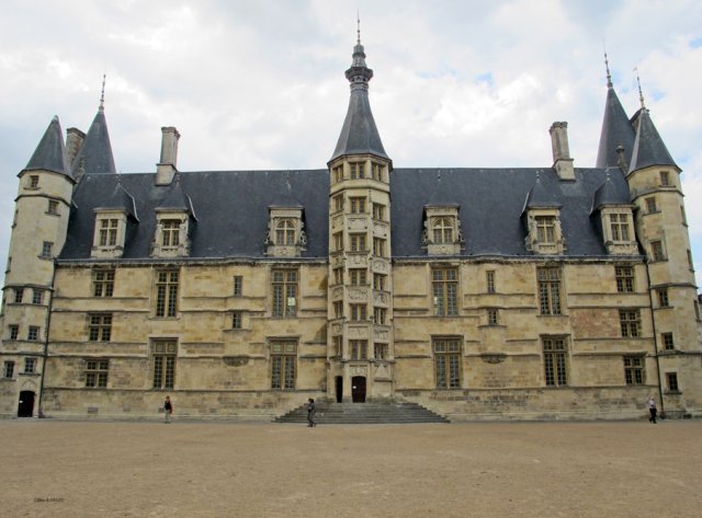 08-01-Nevers-73-0101-Nevers-Palais-Ducale