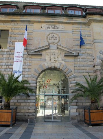 08-08-Besancon-80-0274-Besancon-Rathaus-Office-Tourisme